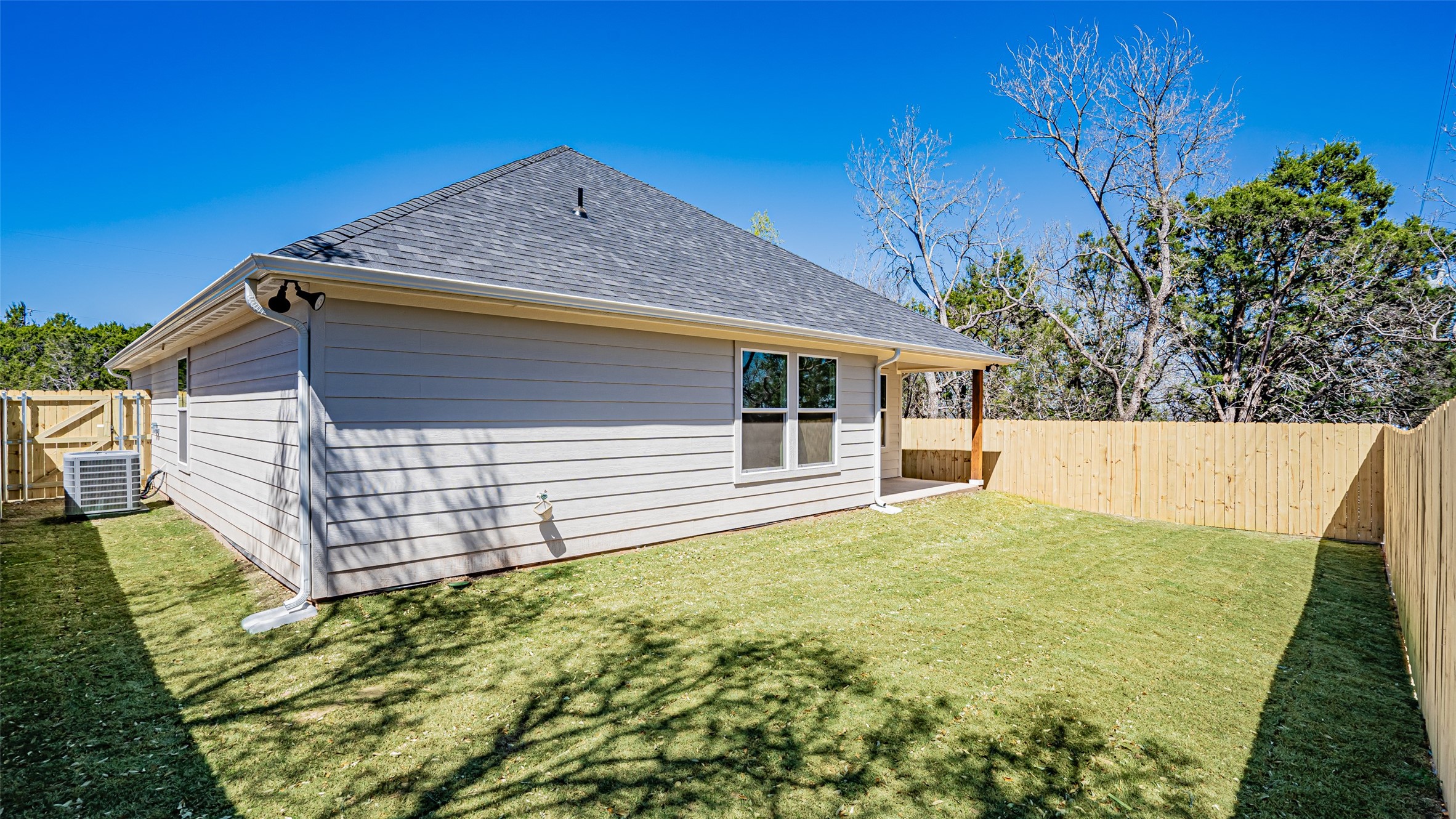 911 Devils River Drive , Granbury, TX, 76048 | 20877400 | Realty Texas LLC