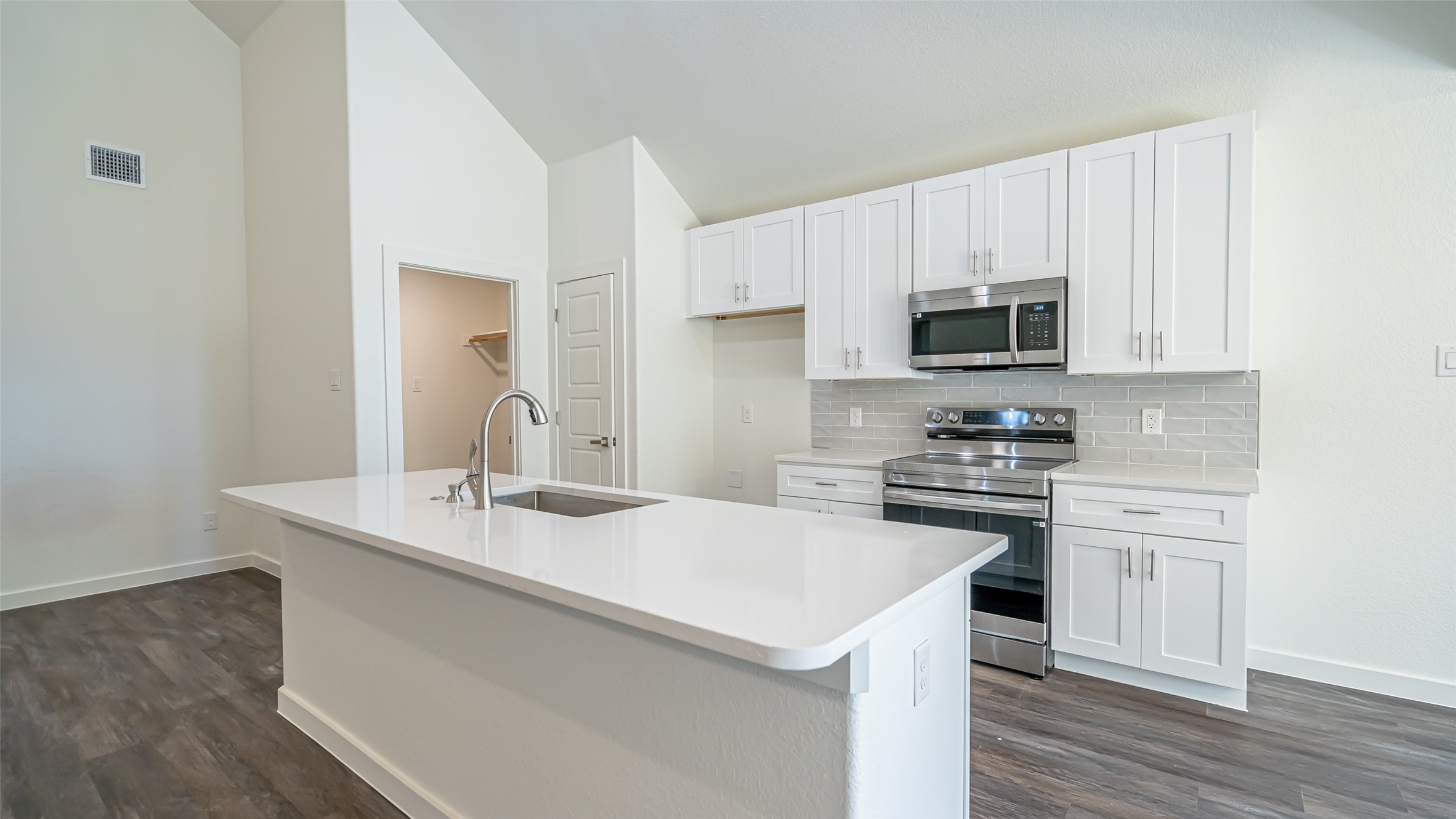 911 Devils River Drive , Granbury, TX, 76048 | 20877400 | Realty Texas LLC
