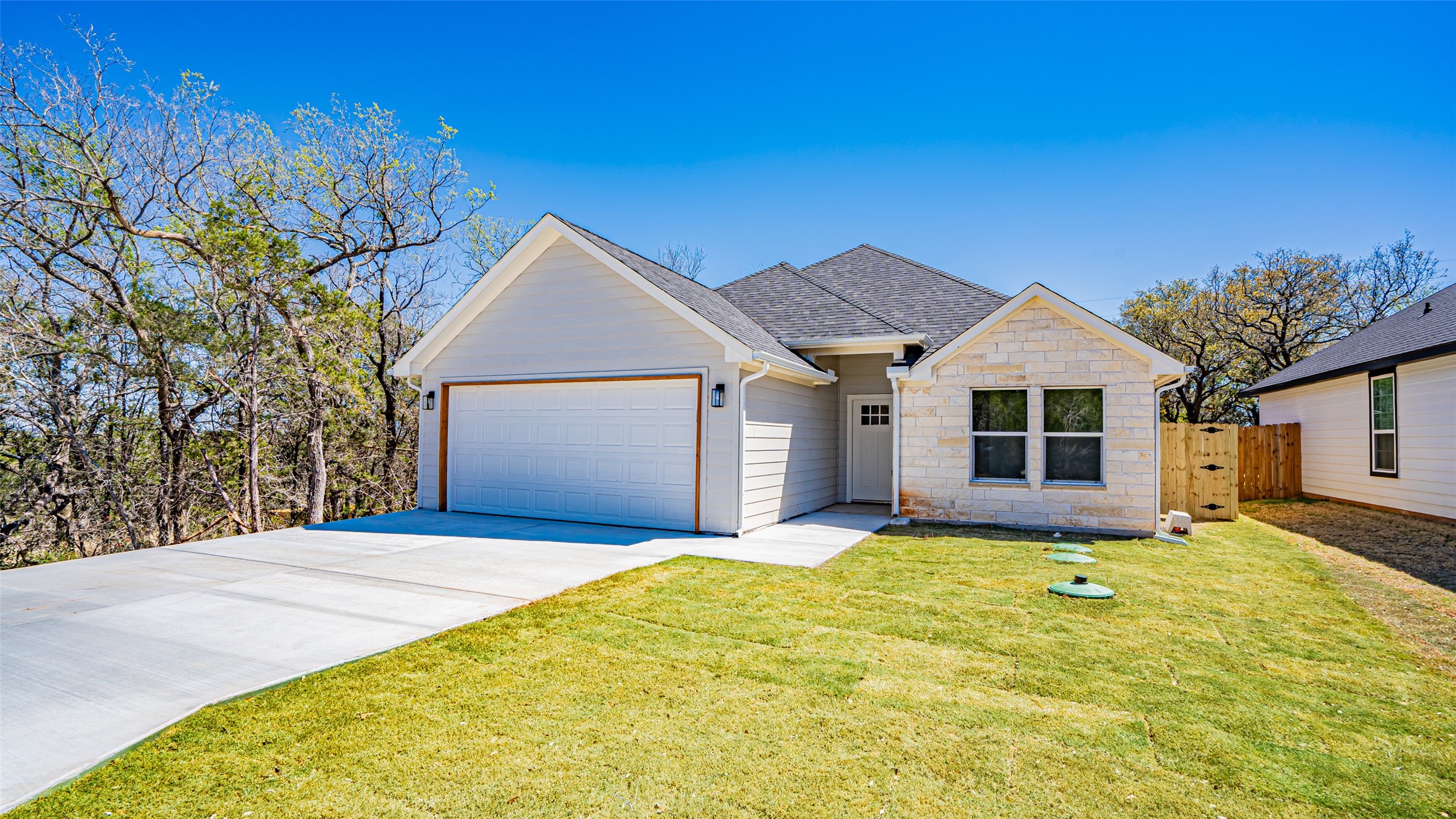 911 Devils River Drive , Granbury, TX, 76048 | 20877400 | Realty Texas LLC