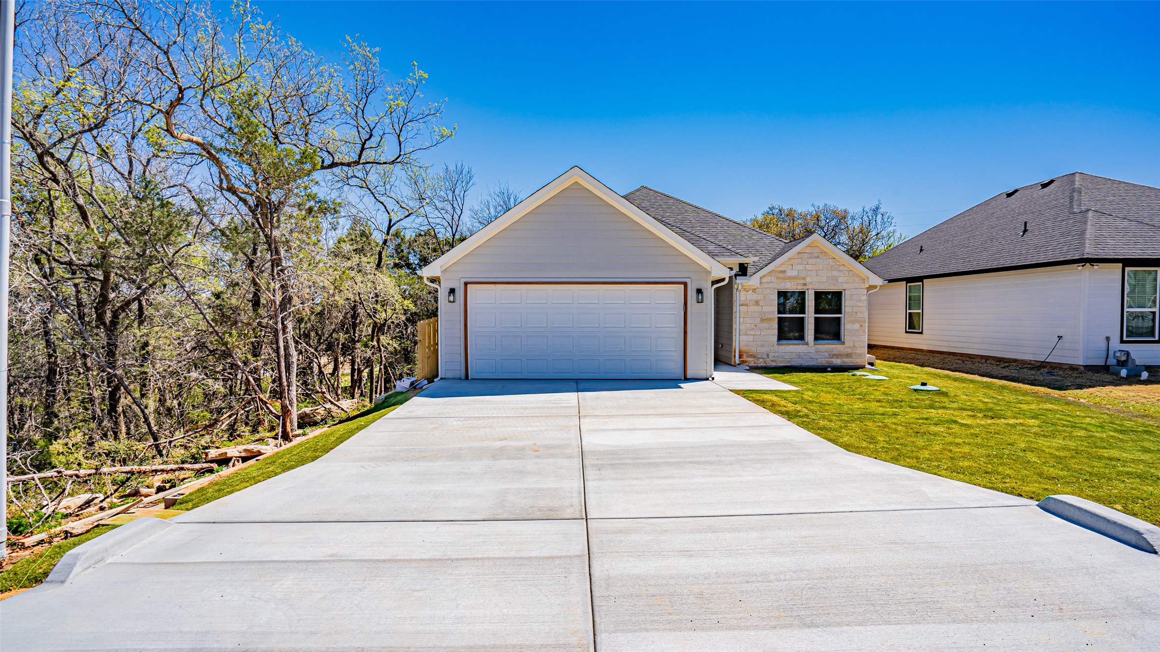 911 Devils River Drive , Granbury, TX, 76048 | 20877400 | Realty Texas LLC