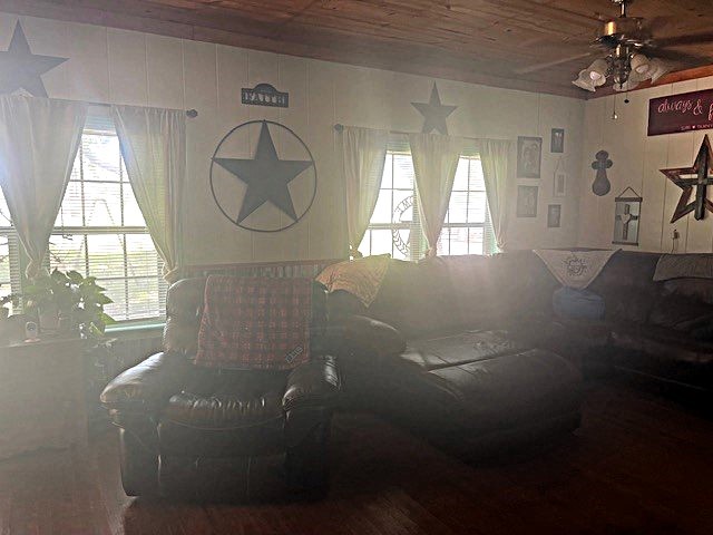 1213 County Road 406 , El Campo, TX, 77437 | 93414596 | Realty Texas LLC