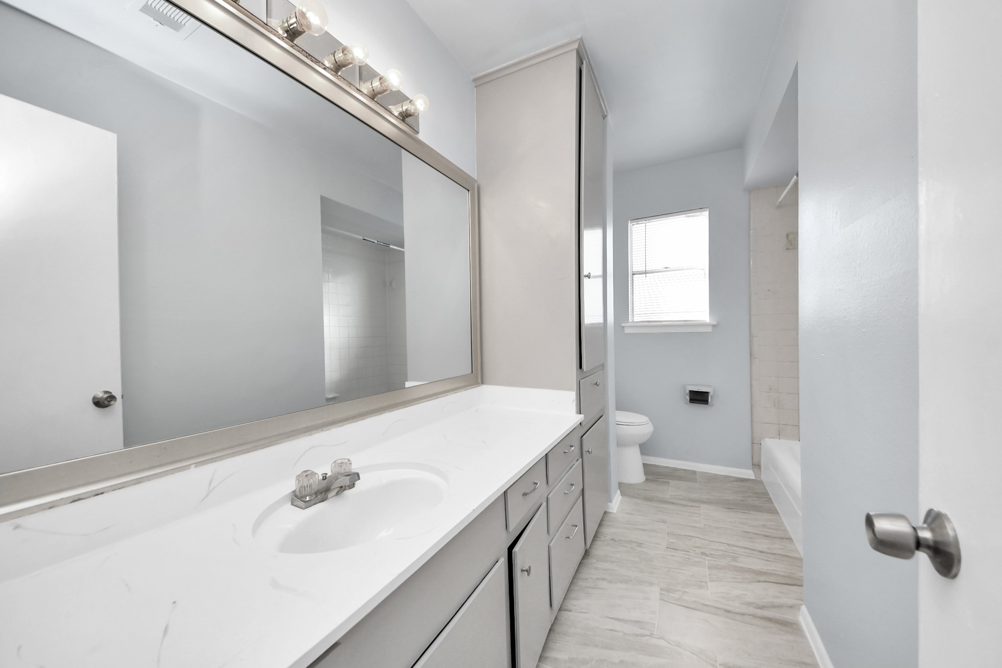 7123 S Gessner Road B , Houston, TX, 77036 | 77138410 | Realty Texas LLC