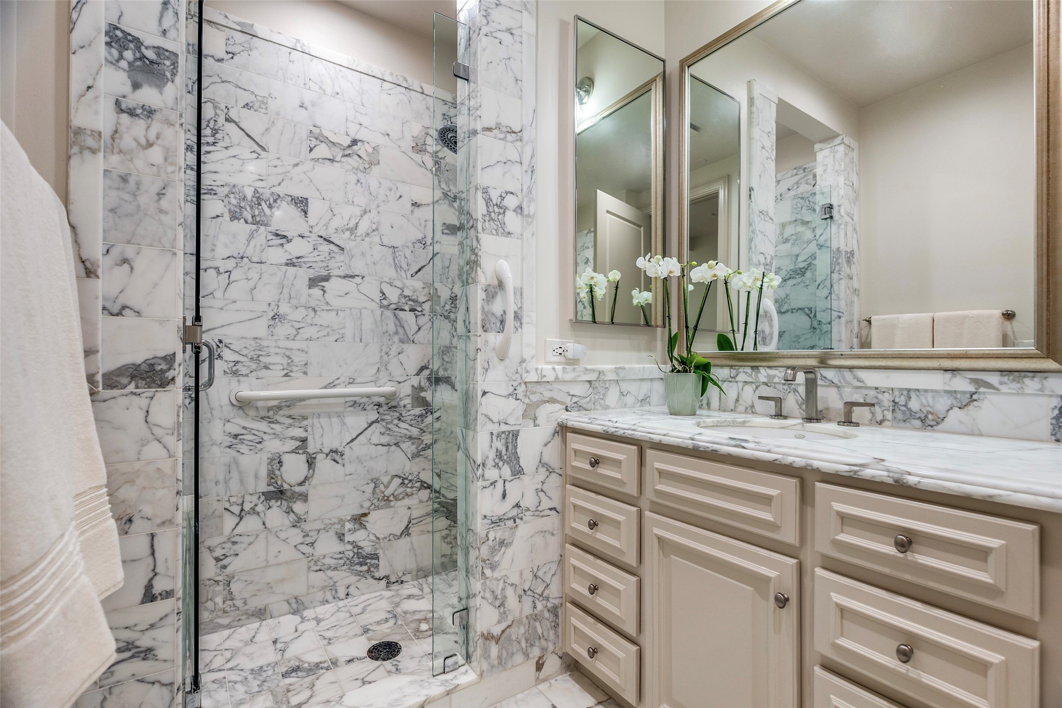 3505 Turtle Creek Boulevard 2F , Dallas, TX, 75219 | 20876827 | Realty Texas LLC