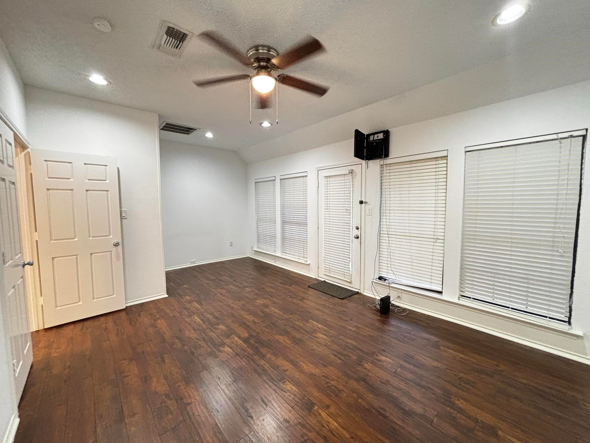 1205 Olde Towne Drive , Irving, TX, 75061 | 20879075 | Realty Texas LLC