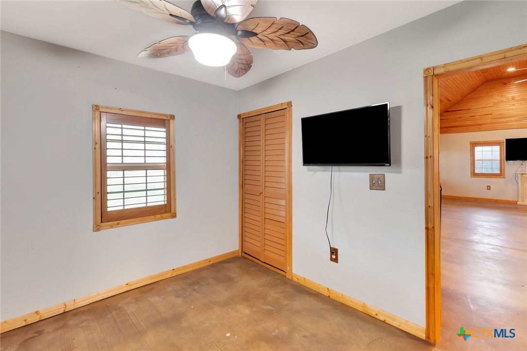 52 N Old Bloomington Road , Victoria, TX, 77905 | 574050 | Realty Texas LLC