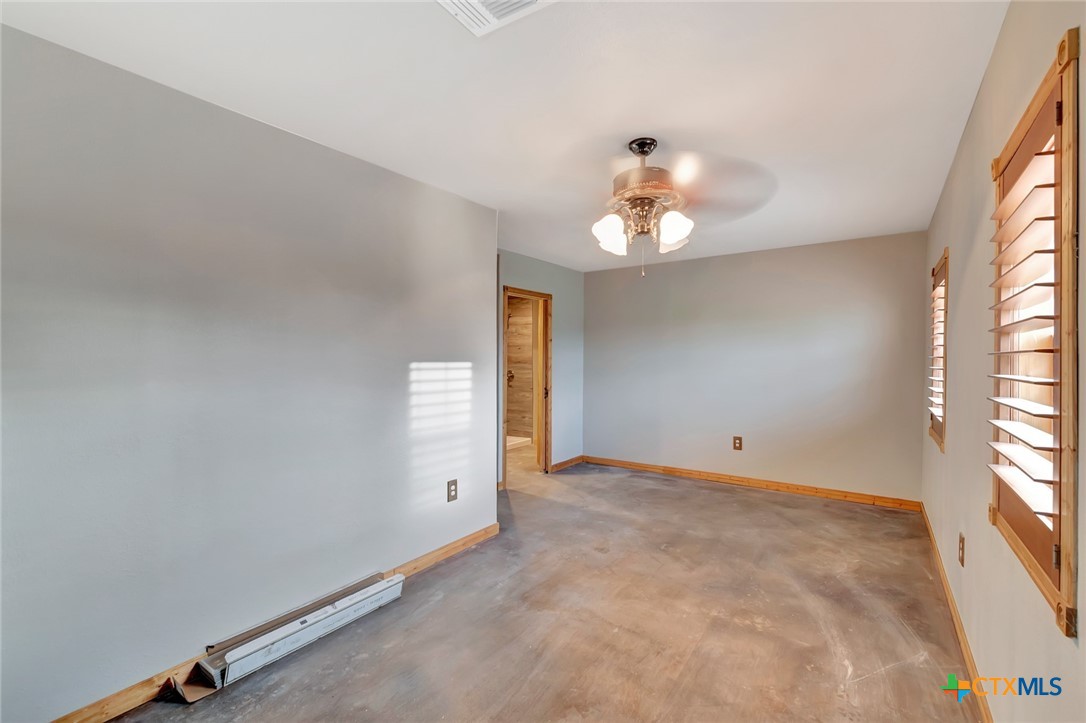 52 N Old Bloomington Road , Victoria, TX, 77905 | 574050 | Realty Texas LLC