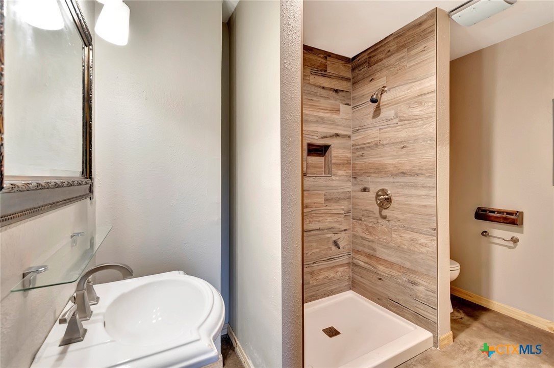 52 N Old Bloomington Road , Victoria, TX, 77905 | 574050 | Realty Texas LLC