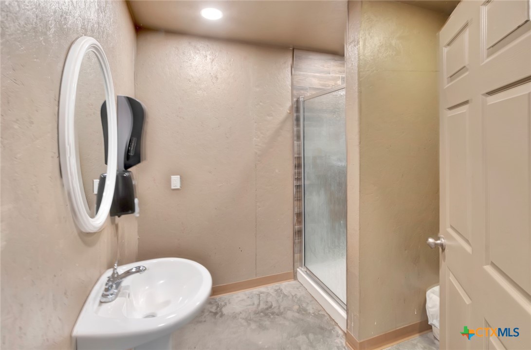 52 N Old Bloomington Road , Victoria, TX, 77905 | 574050 | Realty Texas LLC