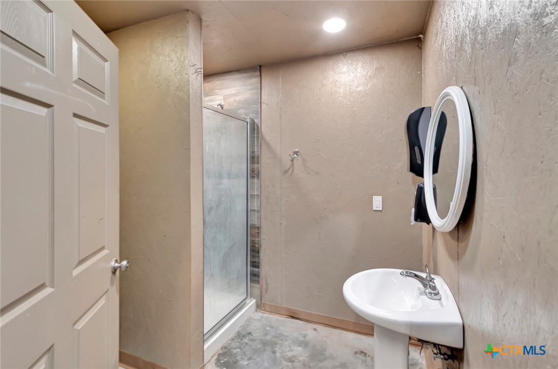 52 N Old Bloomington Road , Victoria, TX, 77905 | 574050 | Realty Texas LLC