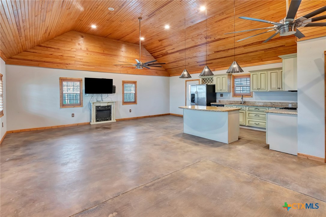 52 N Old Bloomington Road , Victoria, TX, 77905 | 574050 | Realty Texas LLC