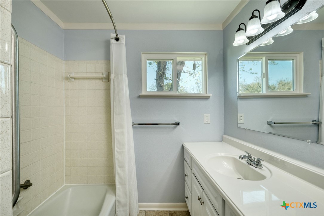 818 Kimbro Street, Taylor, TX, 76574 | 574051 | Realty Texas LLC