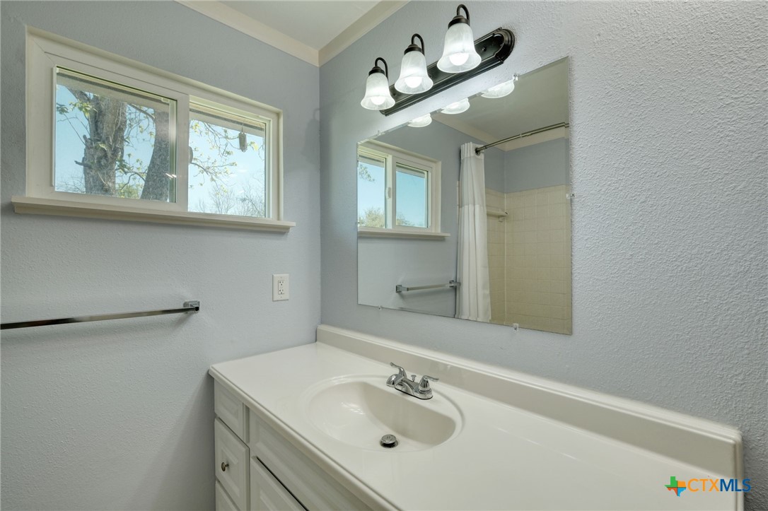 818 Kimbro Street, Taylor, TX, 76574 | 574051 | Realty Texas LLC