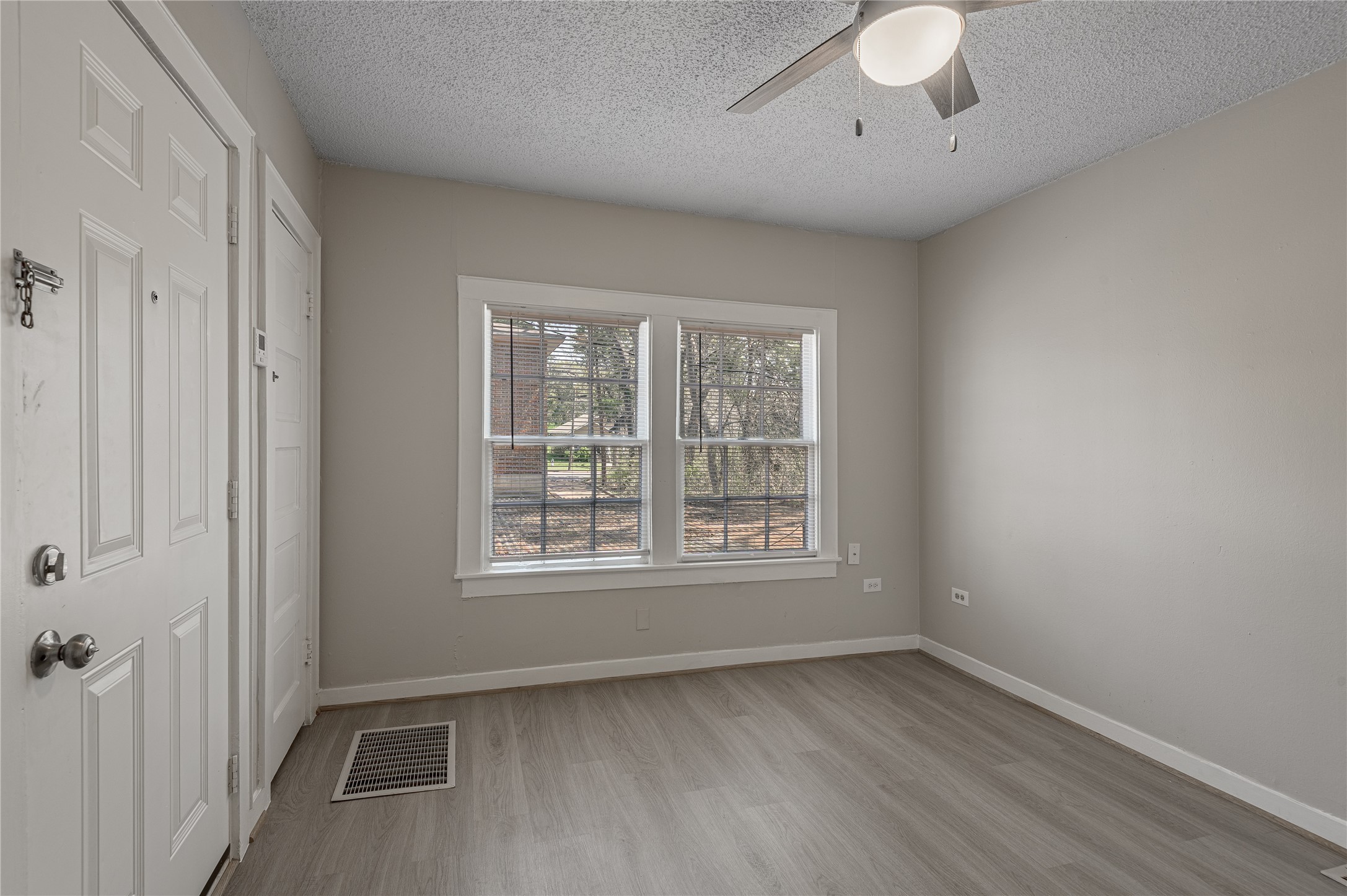 811 Sam Houston Avenue B, Huntsville, TX, 77320 | 86132588 | Realty Texas LLC