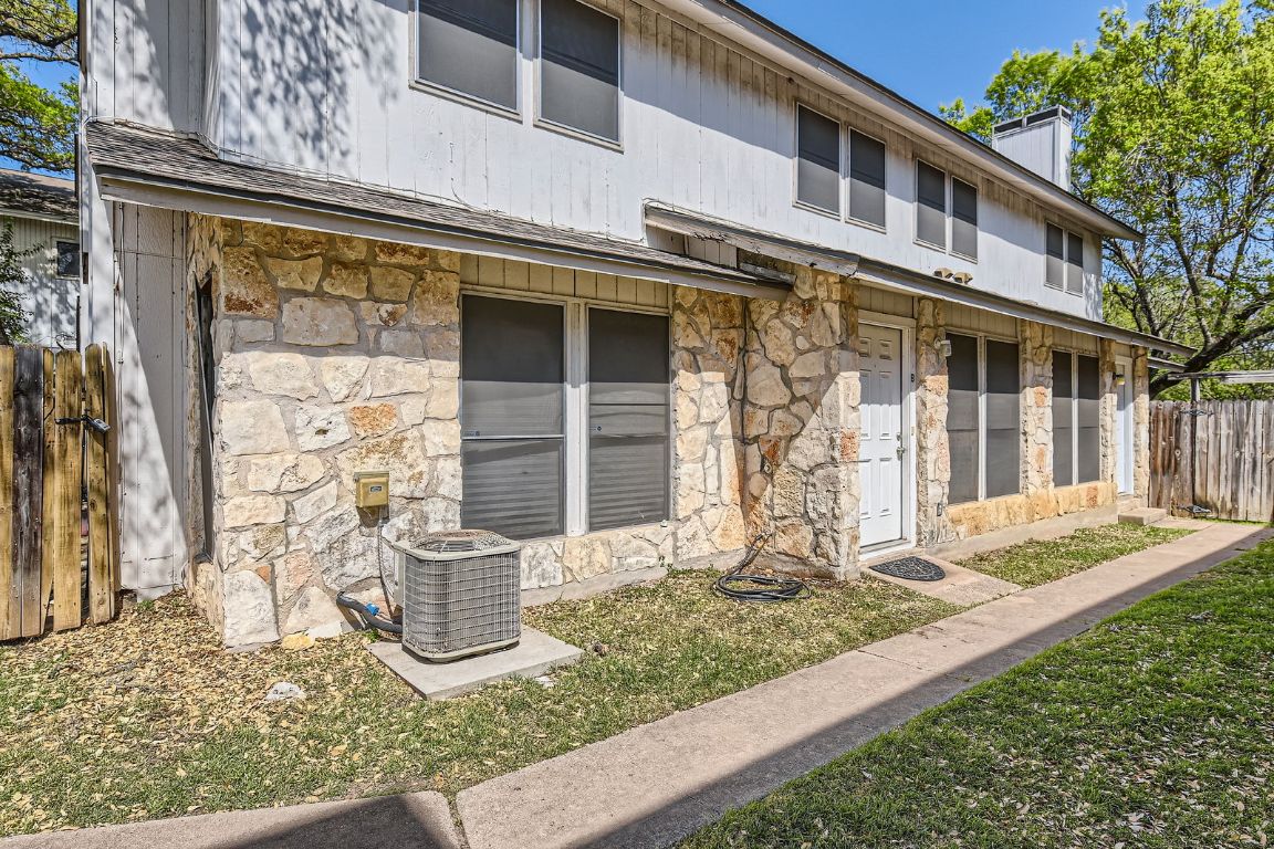 1303 Camp Craft Road C , West Lake Hills, TX, 78746 | 6669411 | Realty Texas LLC
