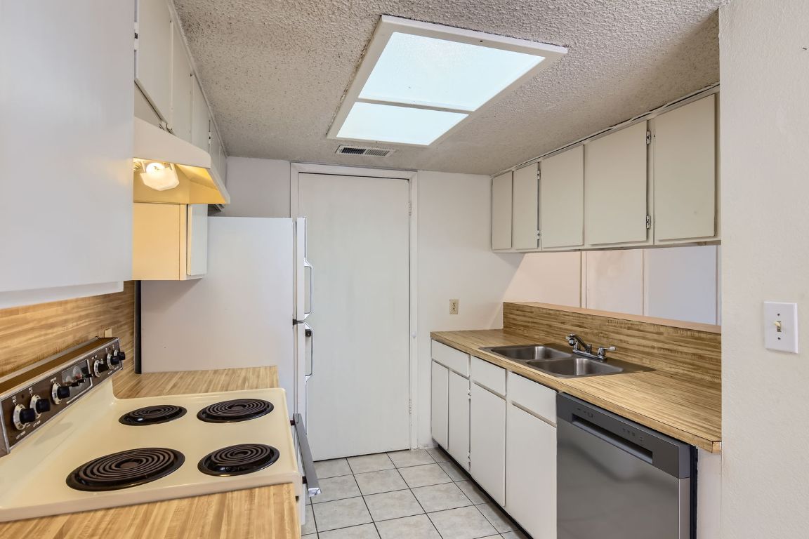 1303 Camp Craft Road C , West Lake Hills, TX, 78746 | 6669411 | Realty Texas LLC
