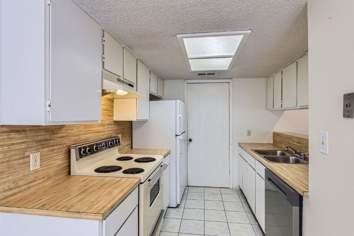 1303 Camp Craft Road C , West Lake Hills, TX, 78746 | 6669411 | Realty Texas LLC