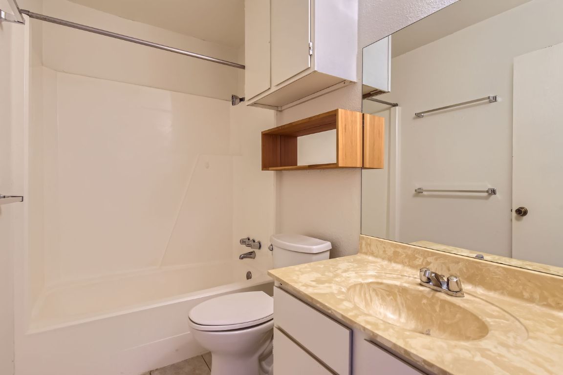 1303 Camp Craft Road C , West Lake Hills, TX, 78746 | 6669411 | Realty Texas LLC