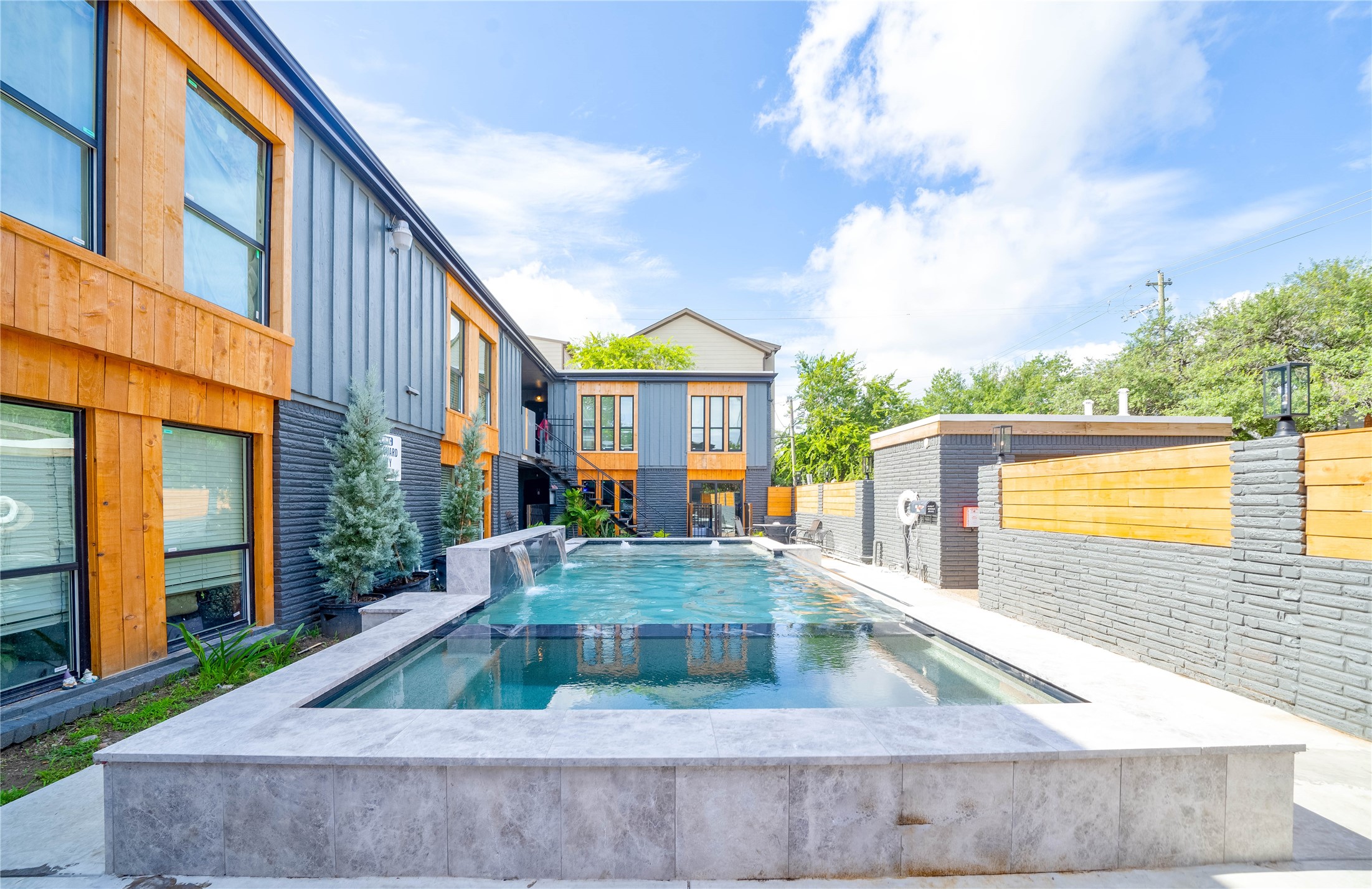 2703 Mason St , Houston, TX, 77006 | 96018909 | Realty Texas LLC