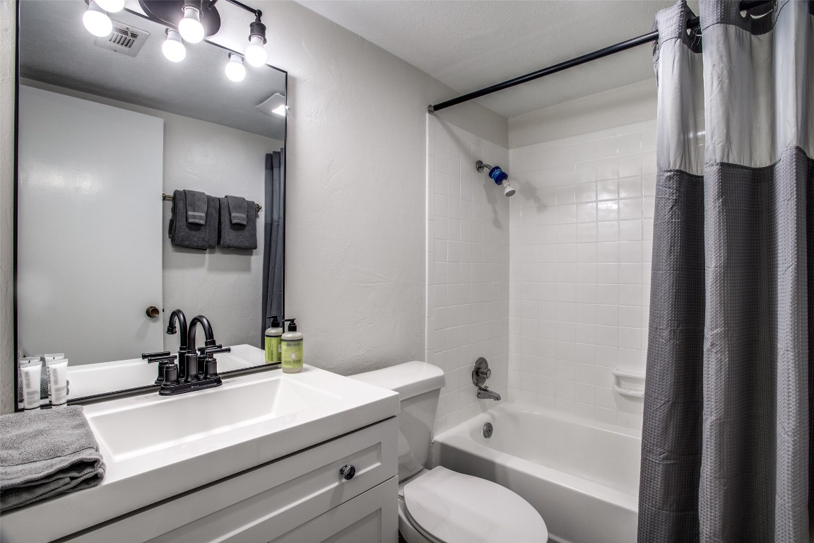 529 Venture Boulevard S , Point Venture, TX, 78645 | 3886821 | Realty Texas LLC