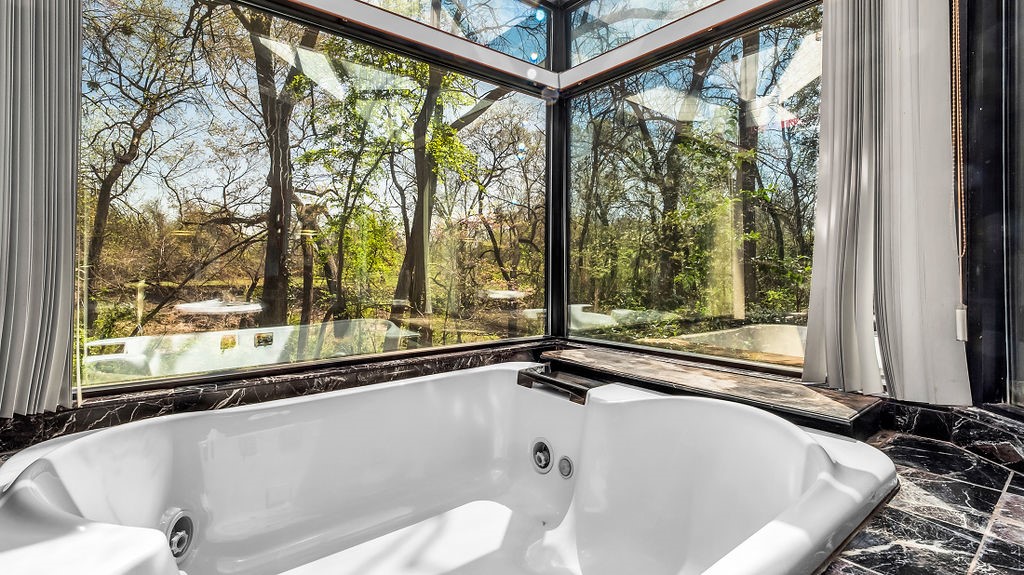 3724 Wooded Creek Drive , Farmers Branch, TX, 75244 | 20883024 | Realty Texas LLC