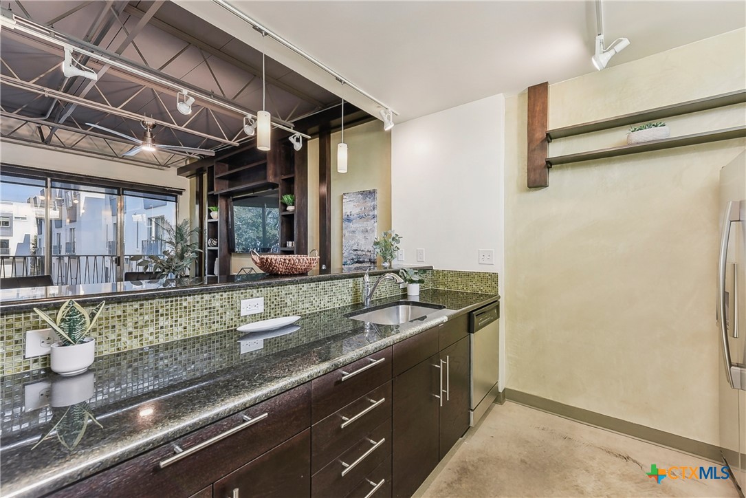 4801 S Congress Avenue Q5 , Austin, TX, 78745 | 574113 | Realty Texas LLC