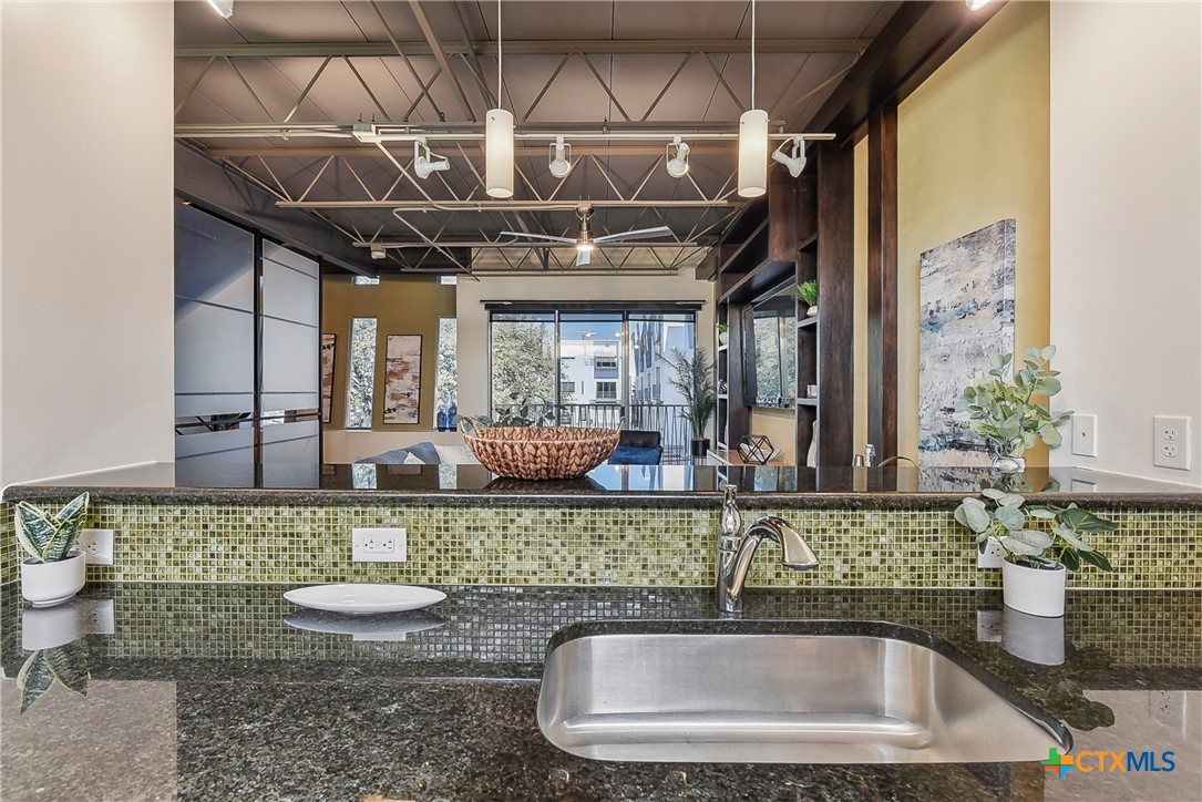4801 S Congress Avenue Q5 , Austin, TX, 78745 | 574113 | Realty Texas LLC