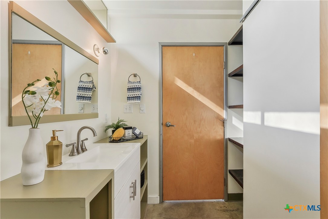 4801 S Congress Avenue Q5 , Austin, TX, 78745 | 574113 | Realty Texas LLC