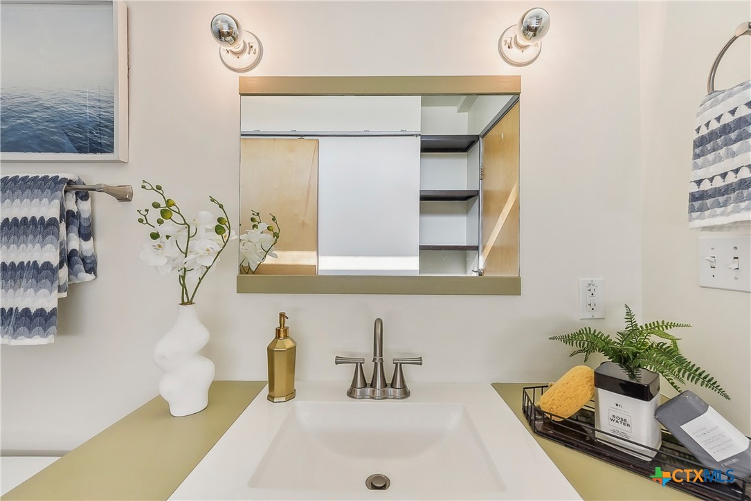 4801 S Congress Avenue Q5 , Austin, TX, 78745 | 574113 | Realty Texas LLC