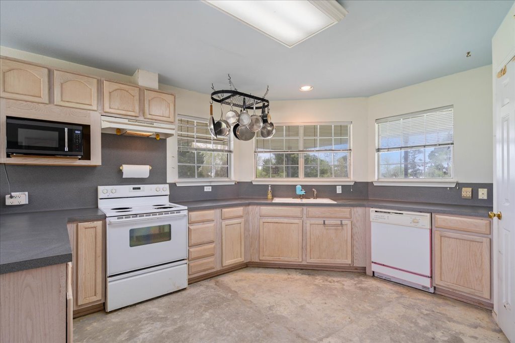 182 W Lake Front Drive , Cedar Creek, TX, 78612 | 4724904 | Realty Texas LLC