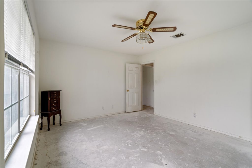 182 W Lake Front Drive , Cedar Creek, TX, 78612 | 4724904 | Realty Texas LLC