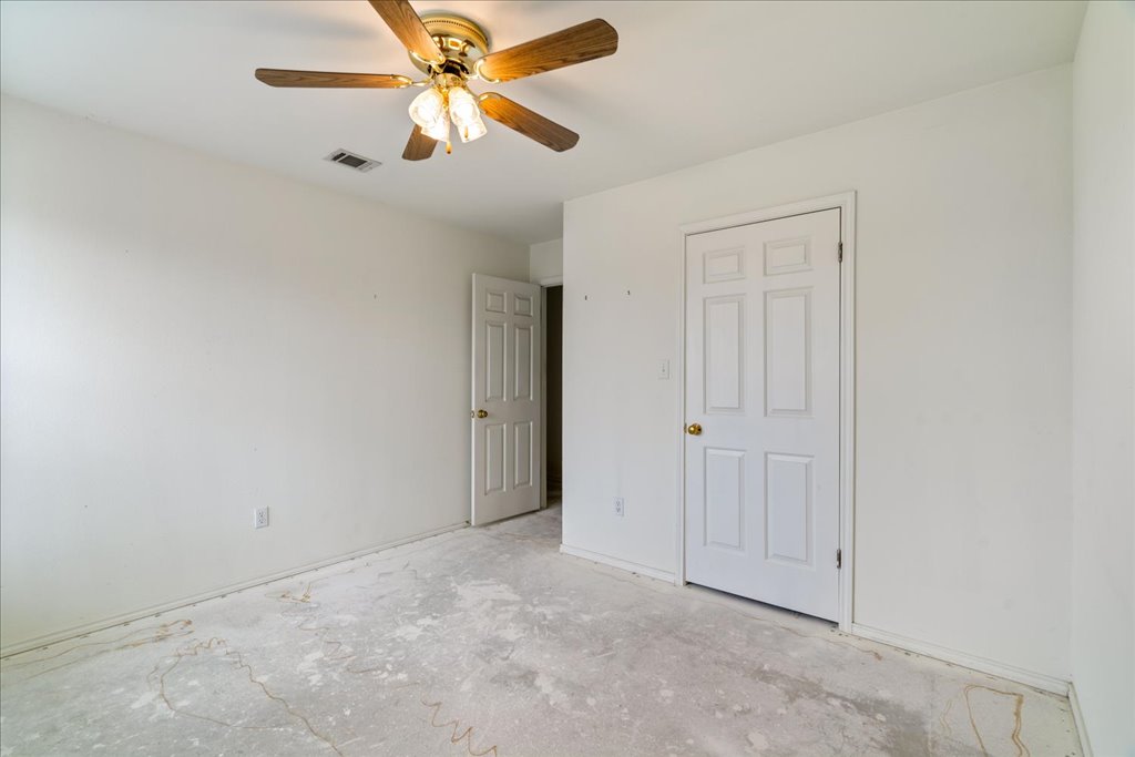 182 W Lake Front Drive , Cedar Creek, TX, 78612 | 4724904 | Realty Texas LLC