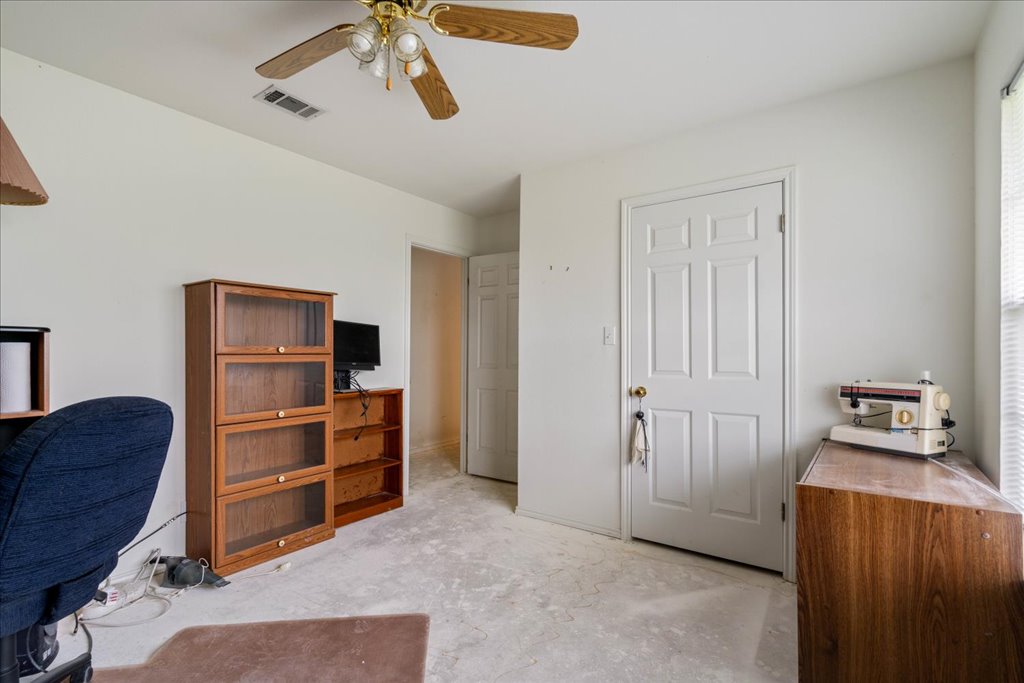 182 W Lake Front Drive , Cedar Creek, TX, 78612 | 4724904 | Realty Texas LLC