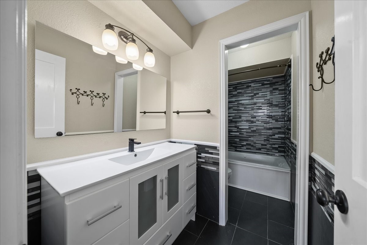 1284 E Jeter Road , Bartonville, TX, 76226 | 20886160 | Realty Texas LLC