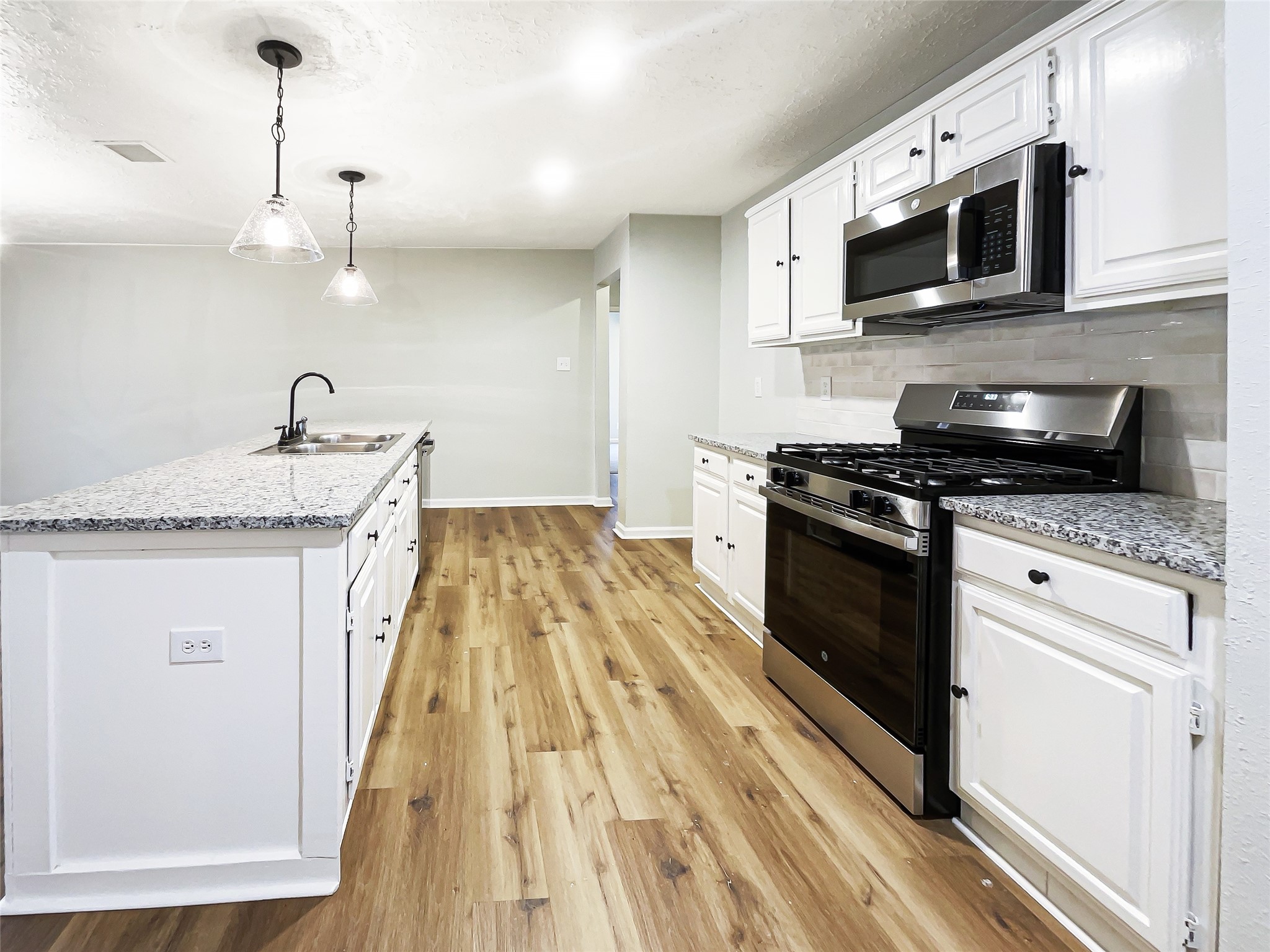 7715 Loro Linda Drive , Houston, TX, 77083 | 93922368 | Realty Texas LLC