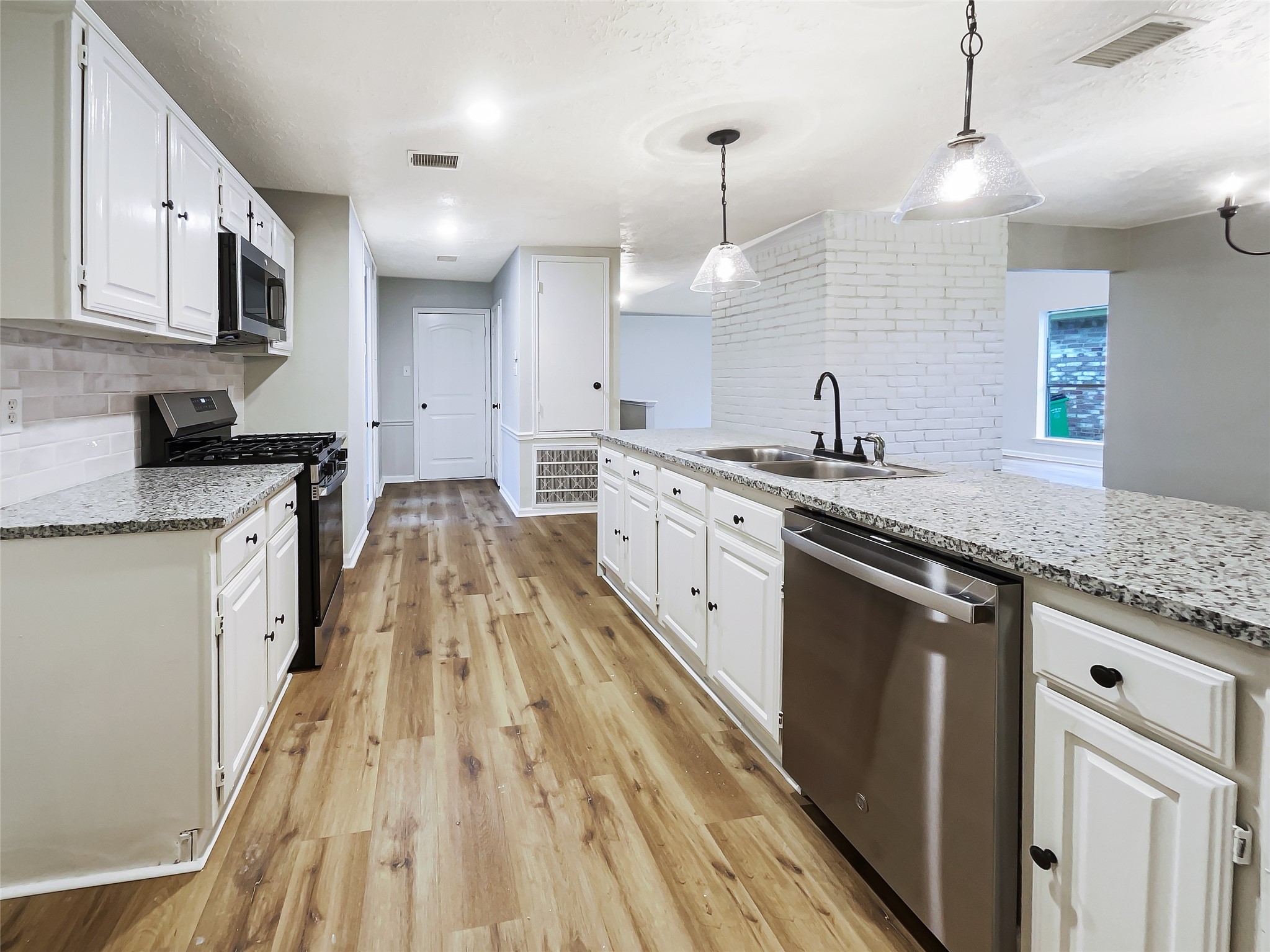 7715 Loro Linda Drive , Houston, TX, 77083 | 93922368 | Realty Texas LLC