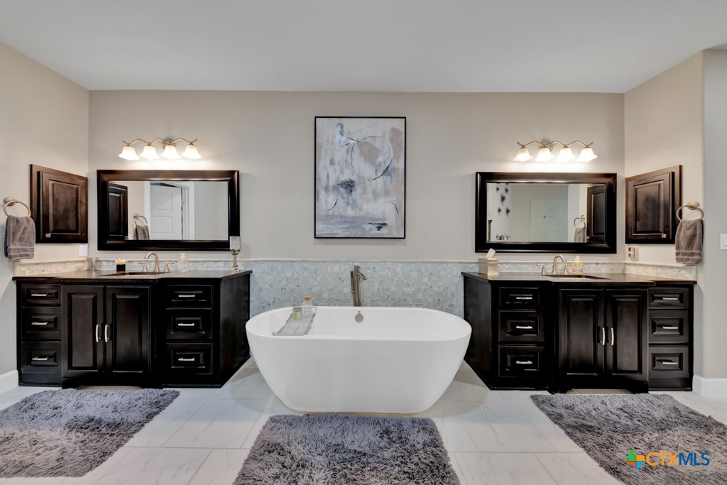 949 N Academy Avenue , New Braunfels, TX, 78130 | 574891 | Realty Texas LLC