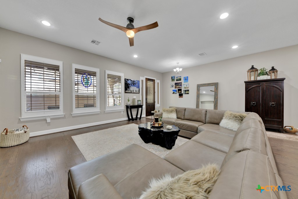 949 N Academy Avenue , New Braunfels, TX, 78130 | 574891 | Realty Texas LLC