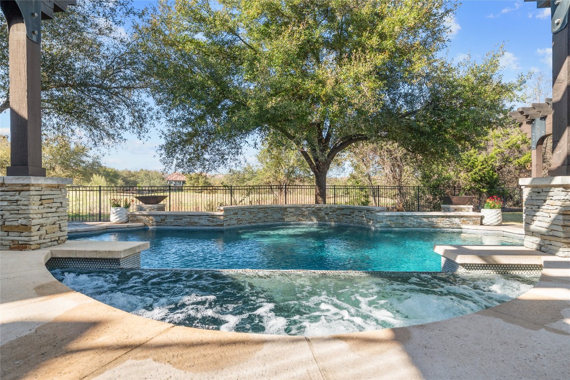 11700 Eagles Glen Drive , Austin, TX, 78732 | 7291728 | Realty Texas LLC