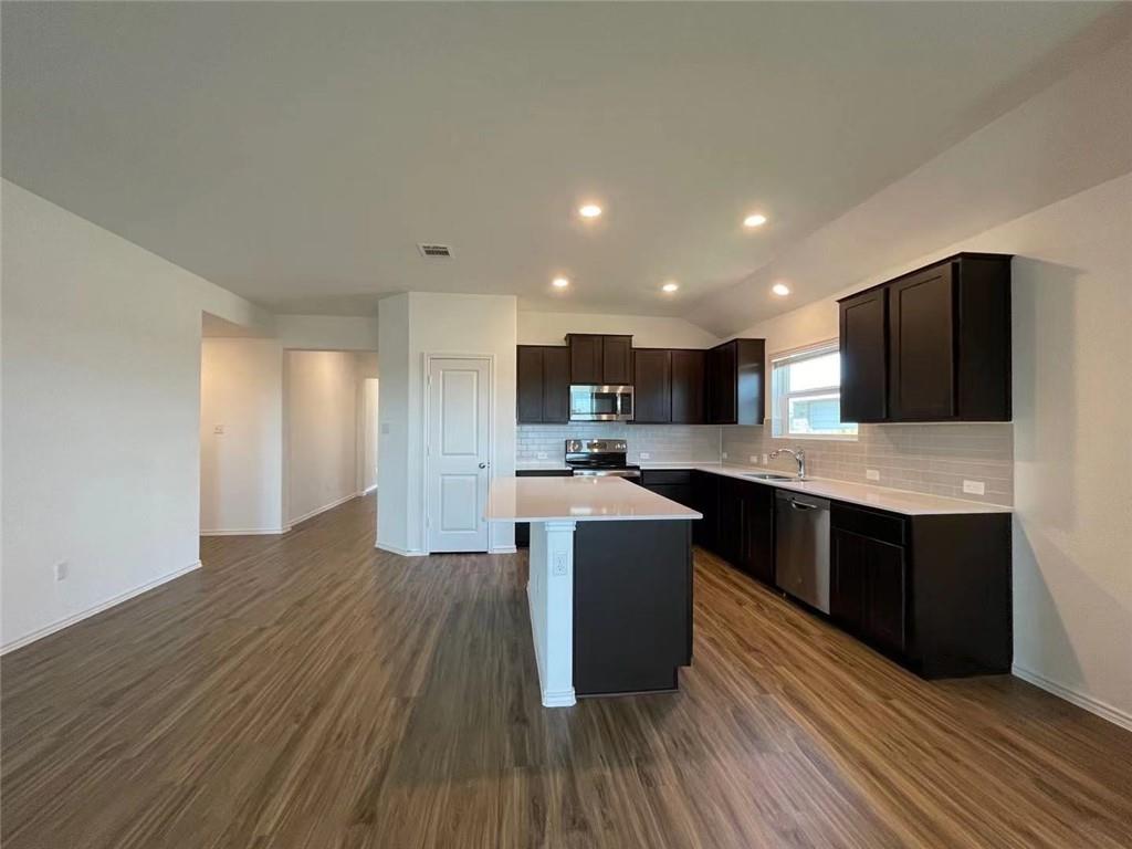 211 Coventry Drive , Hutto, TX, 78634 | 3691930 | Realty Texas LLC