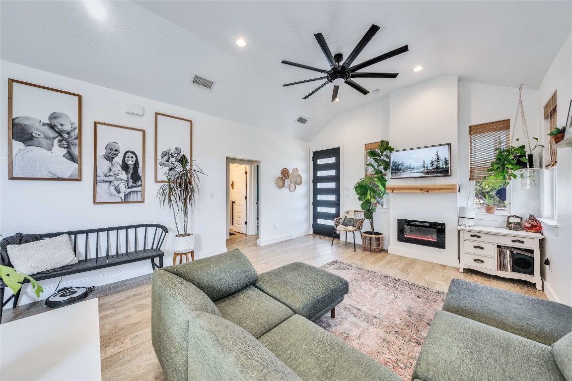 15 Sweetwater Circle , Wimberley, TX, 78676 | 9561702 | Realty Texas LLC