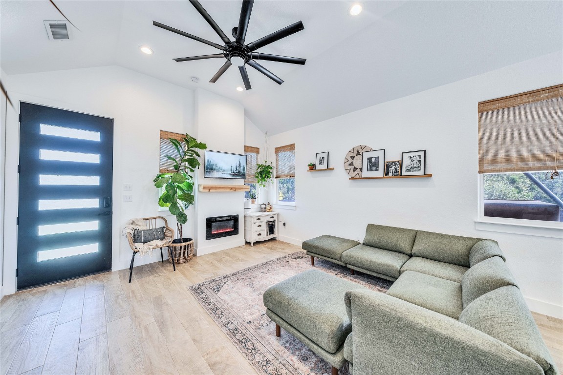15 Sweetwater Circle , Wimberley, TX, 78676 | 9561702 | Realty Texas LLC