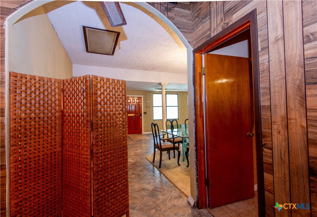 109 S Monroe Street , McGregor, TX, 76657 | 574935 | Realty Texas LLC