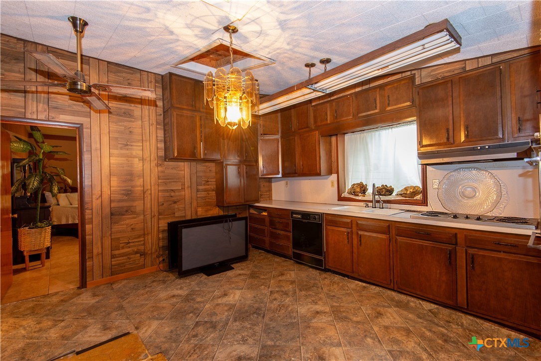 109 S Monroe Street , McGregor, TX, 76657 | 574935 | Realty Texas LLC