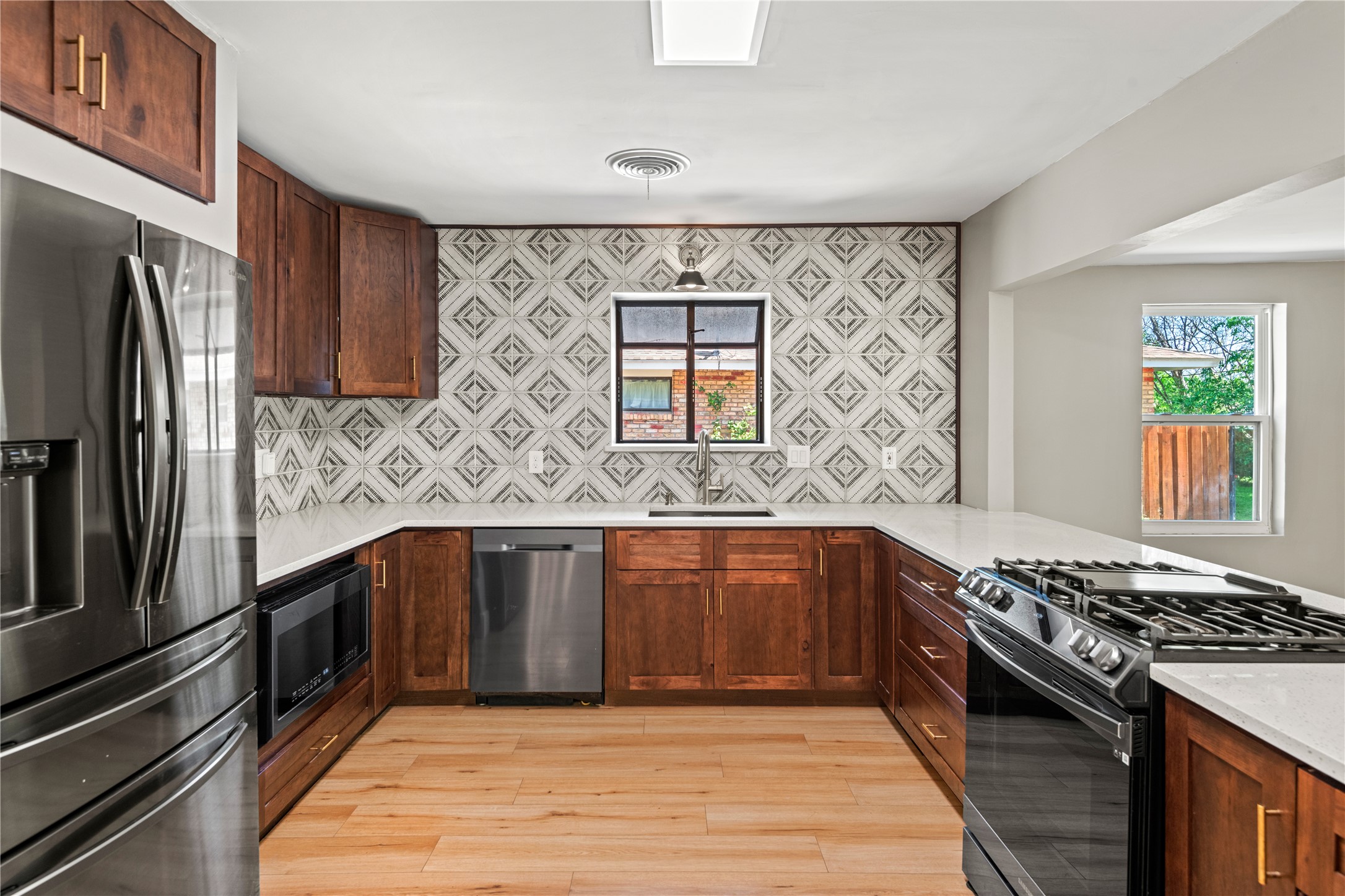 307 Dickey Drive , Euless, TX, 76040 | 20886735 | Realty Texas LLC