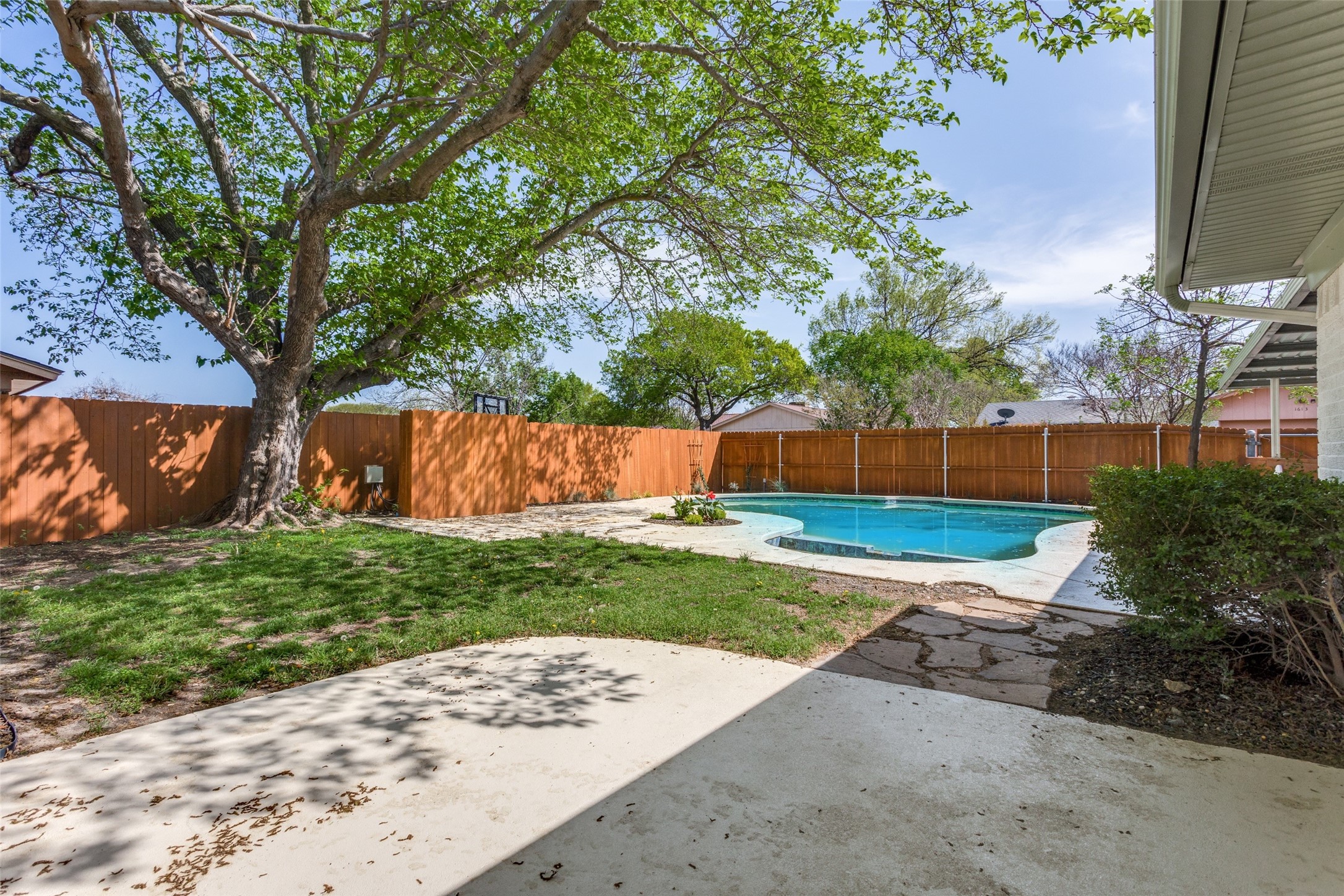 1614 Kingsbridge Drive , Garland, TX, 75044 | 20889727 | Realty Texas LLC