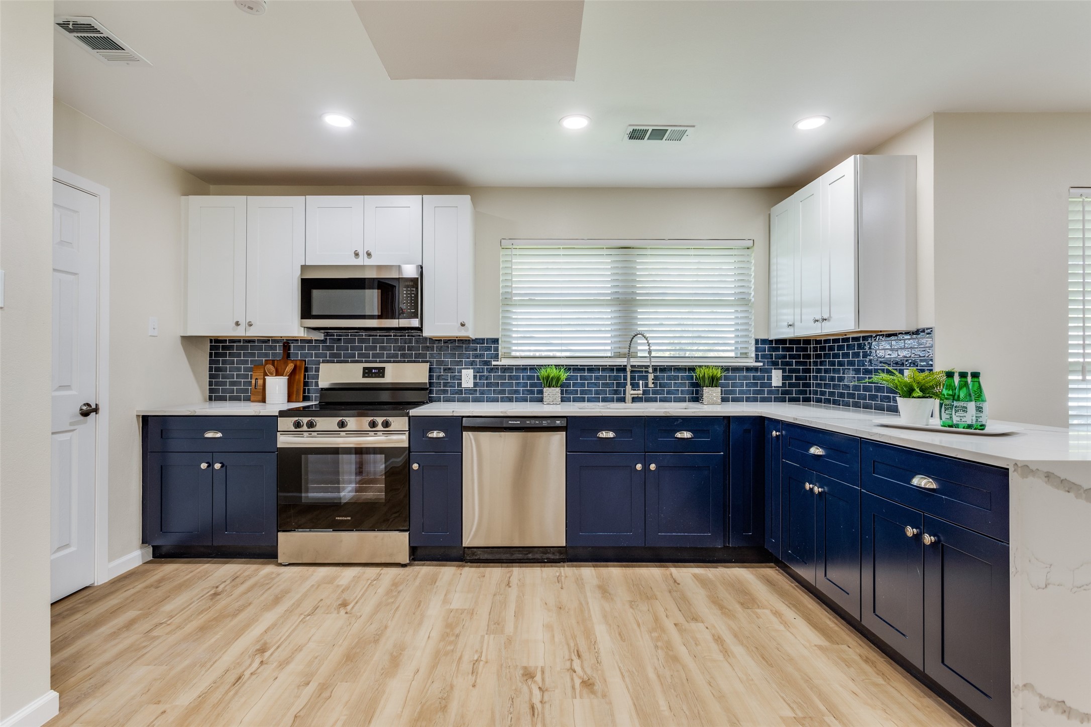 1614 Kingsbridge Drive , Garland, TX, 75044 | 20889727 | Realty Texas LLC
