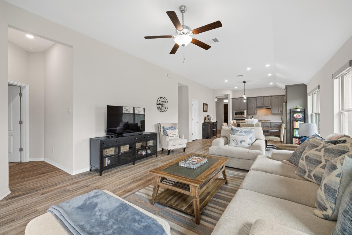 608 Roaming Drive , Hutto, TX, 78634 | 7650922 | Realty Texas LLC
