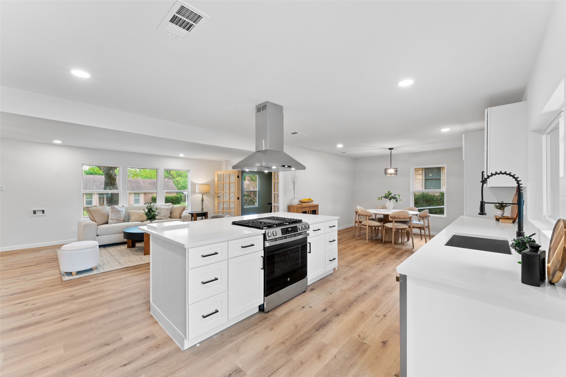 729 Town Creek Drive , Dallas, TX, 75232 | 20893258 | Realty Texas LLC