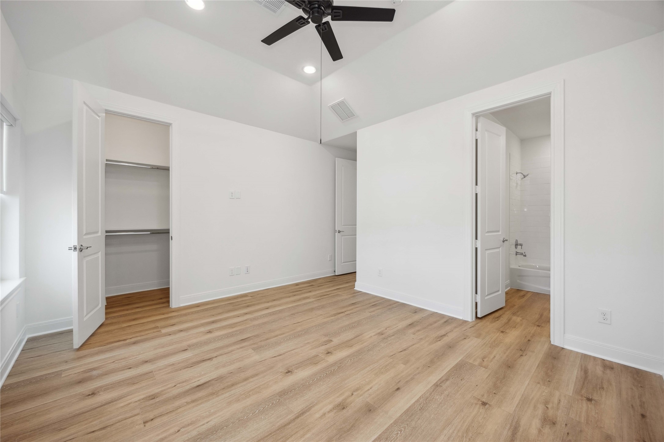 5111 Briscoe Street A , Houston, TX, 77033 | 96304671 | Realty Texas LLC