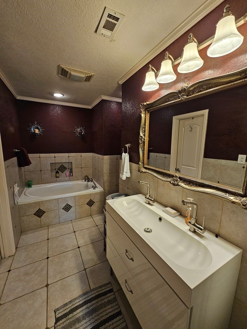 904 S 22nd Street, Nederland, TX, 77627 | 80123684 | Realty Texas LLC